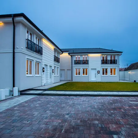 Royal Crown アパート スボティツァ