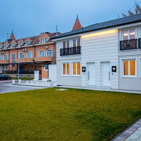 Royal Crown Apartment *