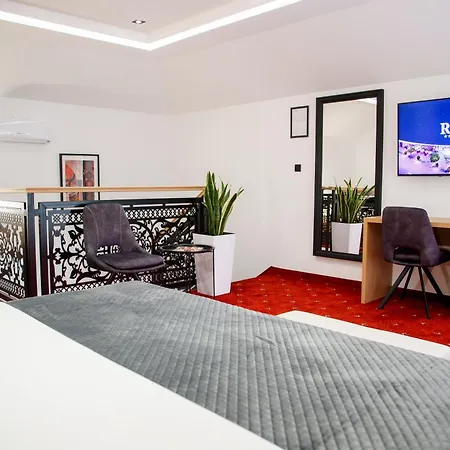 アパート Royal Crown スボティツァ