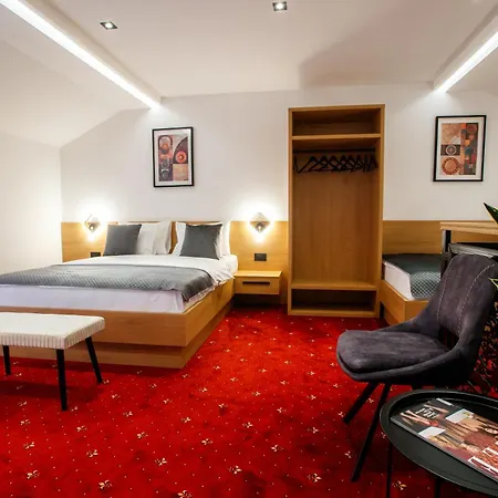 Royal Crown Apartment *