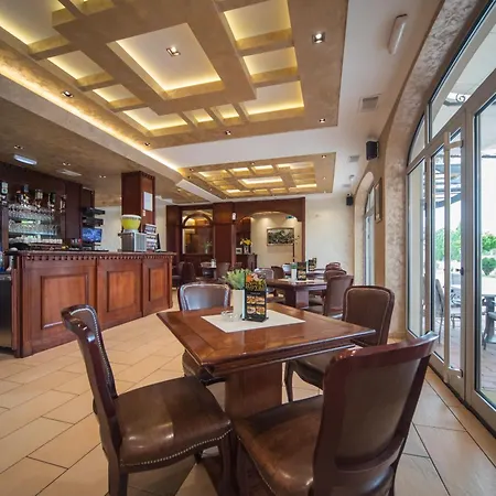 Royal Crown * スボティツァ