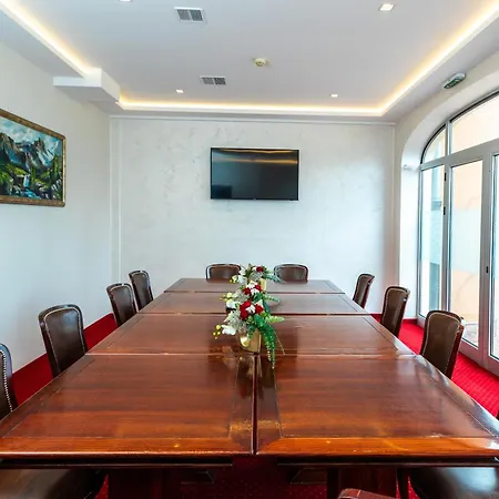 Royal Crown Apartment *